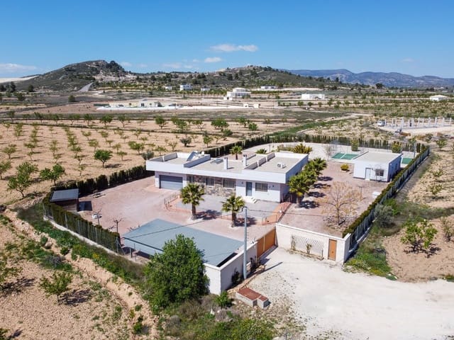 4 slaapkamer Villa te koop in Pinoso met zwembad - € 650.000 (Ref: 9725152)