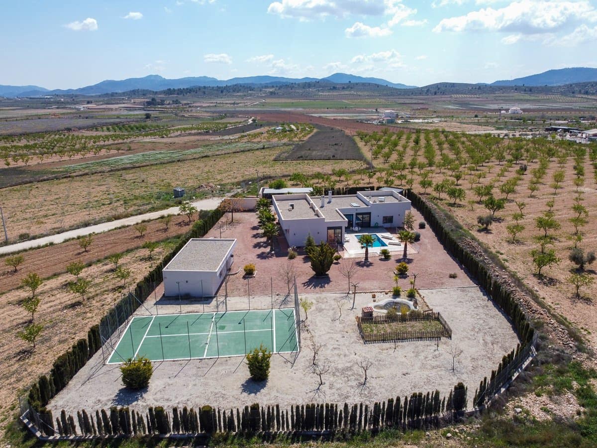 4 slaapkamer Villa te koop in Pinoso met zwembad - € 650.000 (Ref: 9725152)