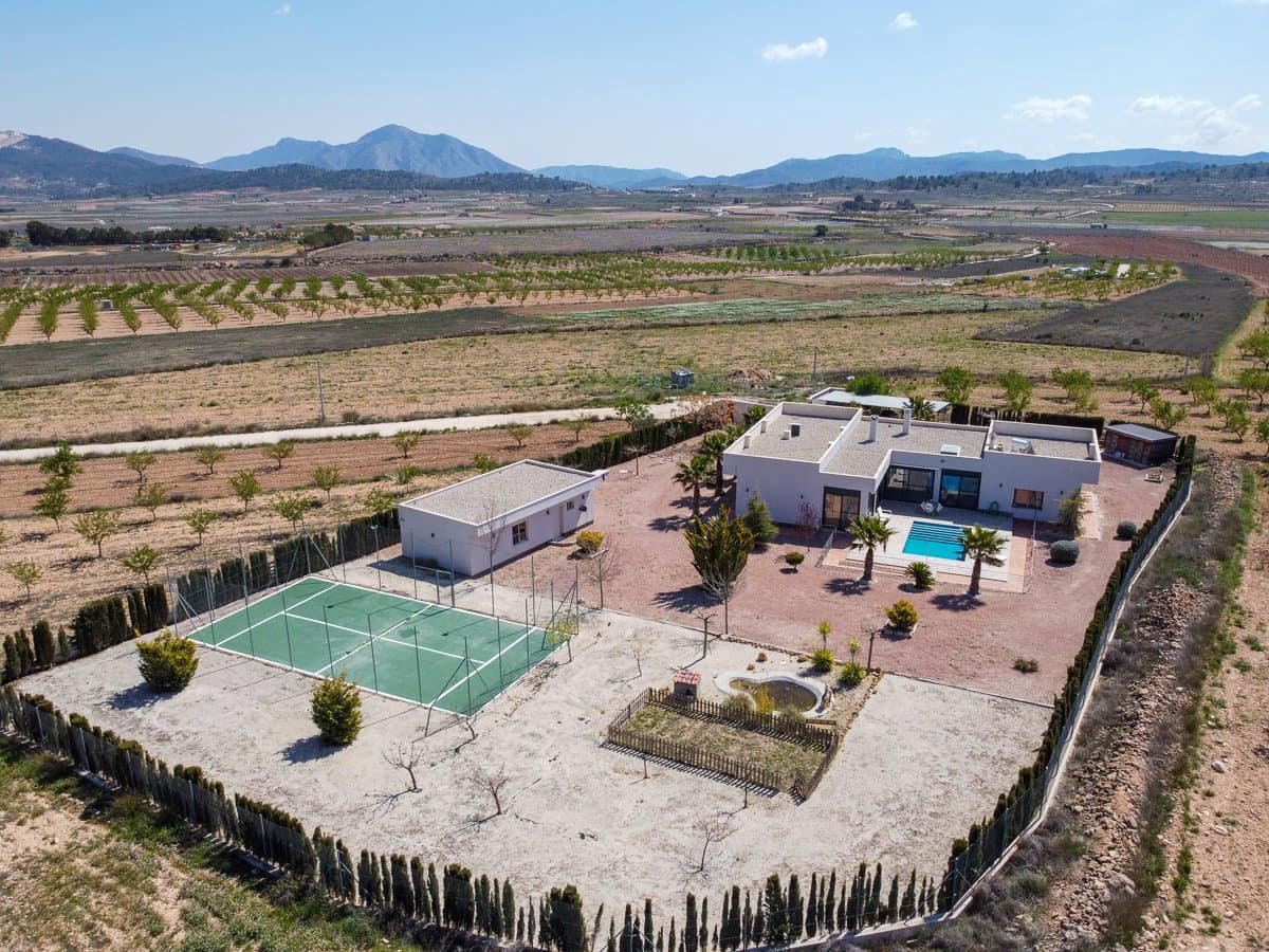 4 slaapkamer Villa te koop in Pinoso met zwembad - € 650.000 (Ref: 9725152)