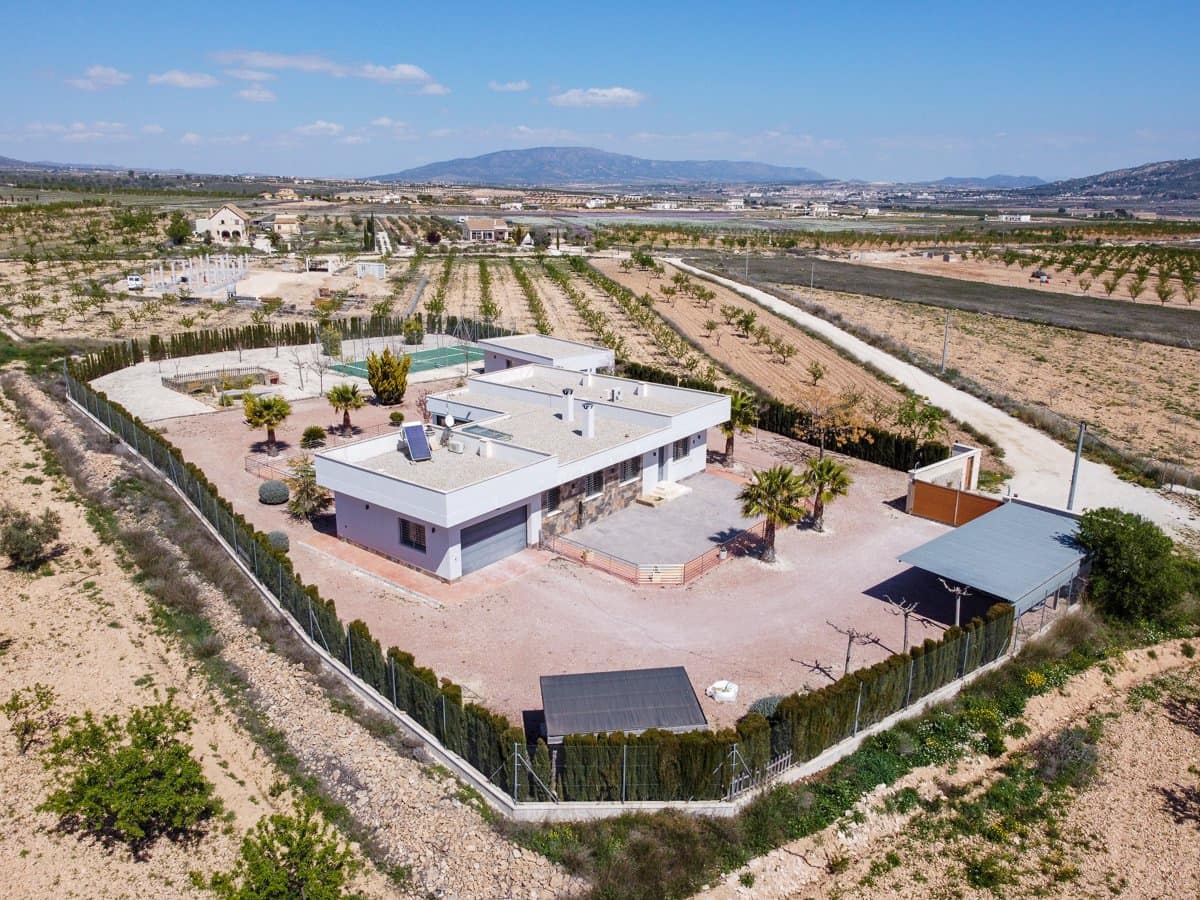 4 slaapkamer Villa te koop in Pinoso met zwembad - € 650.000 (Ref: 9725152)