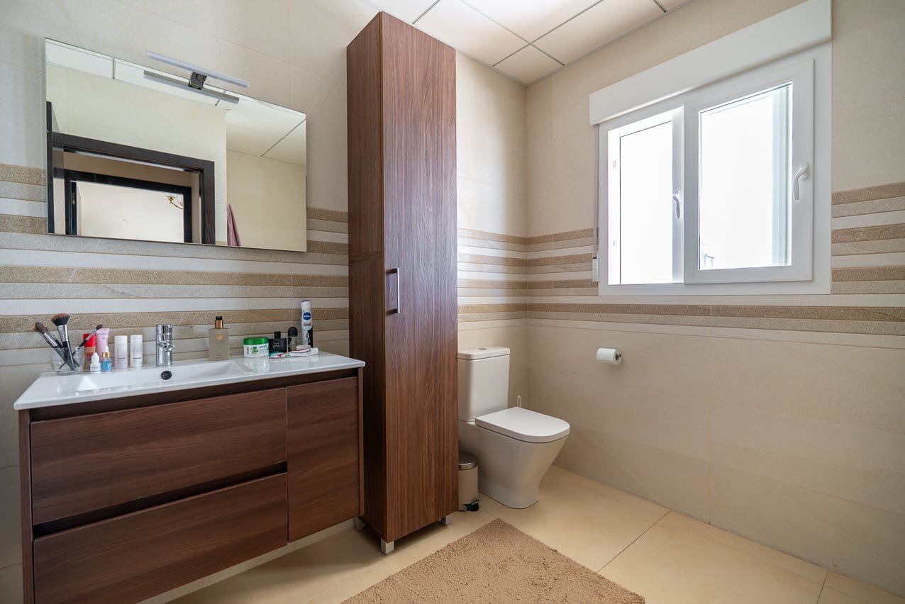 Chalet de 4 habitaciones en Pinoso en venta con piscina - 599.000 € (Ref: 9734054)