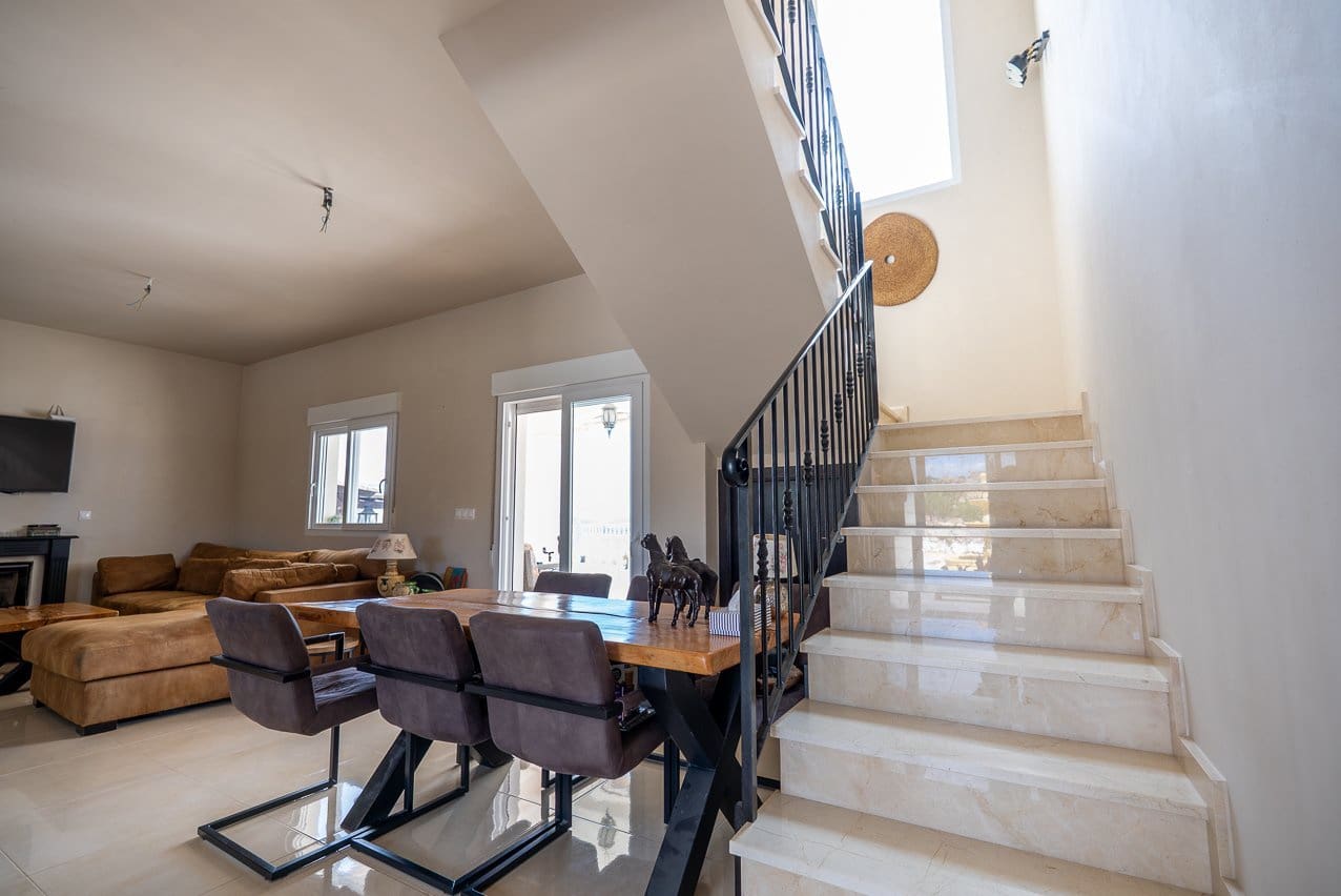 Chalet de 4 habitaciones en Pinoso en venta con piscina - 599.000 € (Ref: 9734054)