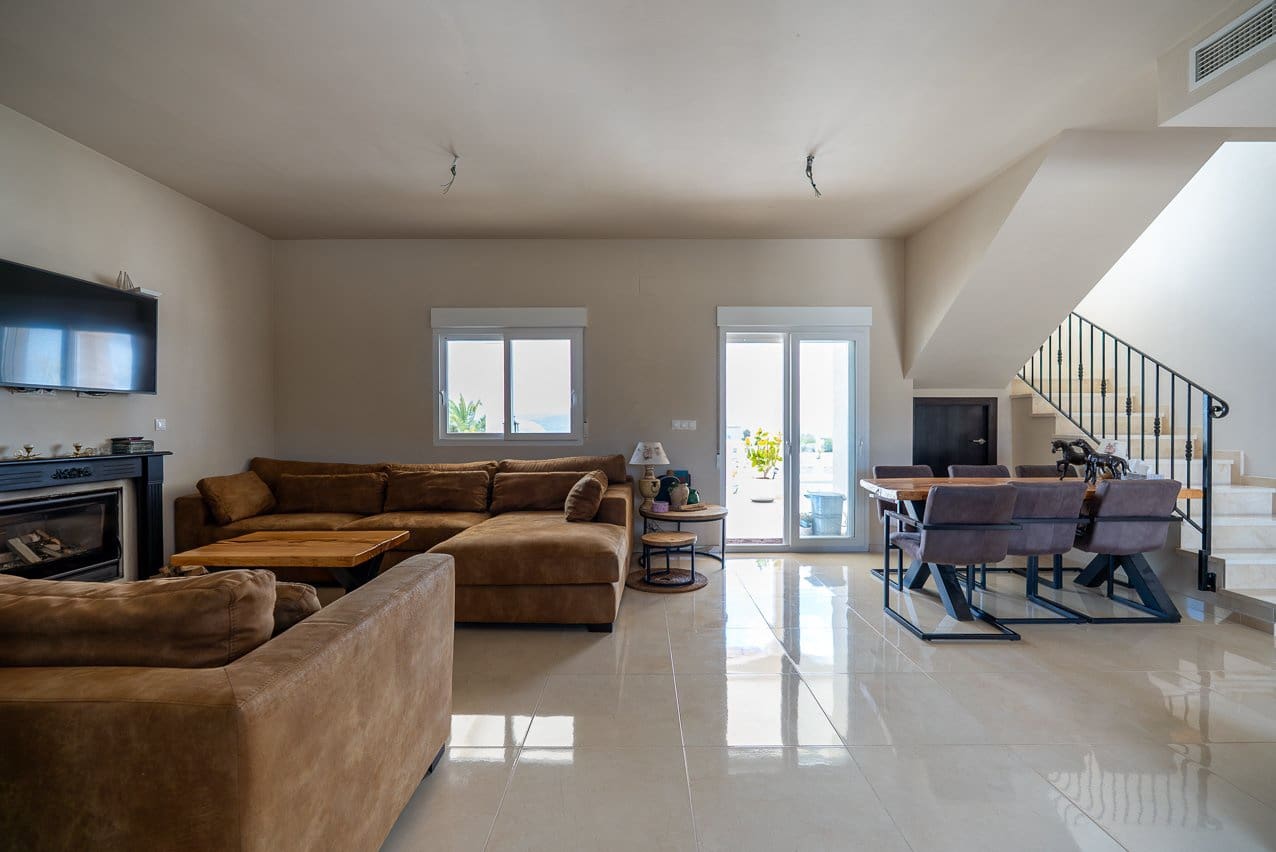 Chalet de 4 habitaciones en Pinoso en venta con piscina - 599.000 € (Ref: 9734054)