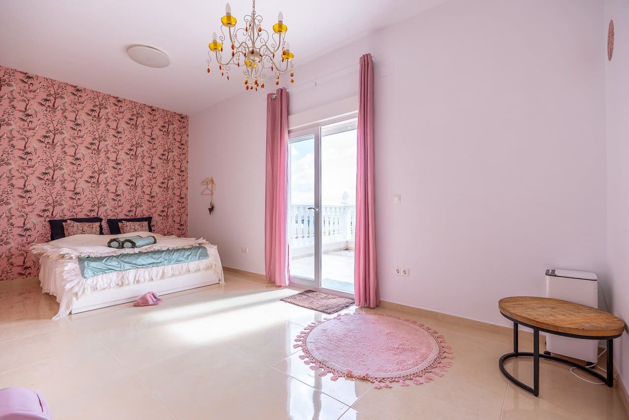 Chalet de 4 habitaciones en Pinoso en venta con piscina - 599.000 € (Ref: 9734054)