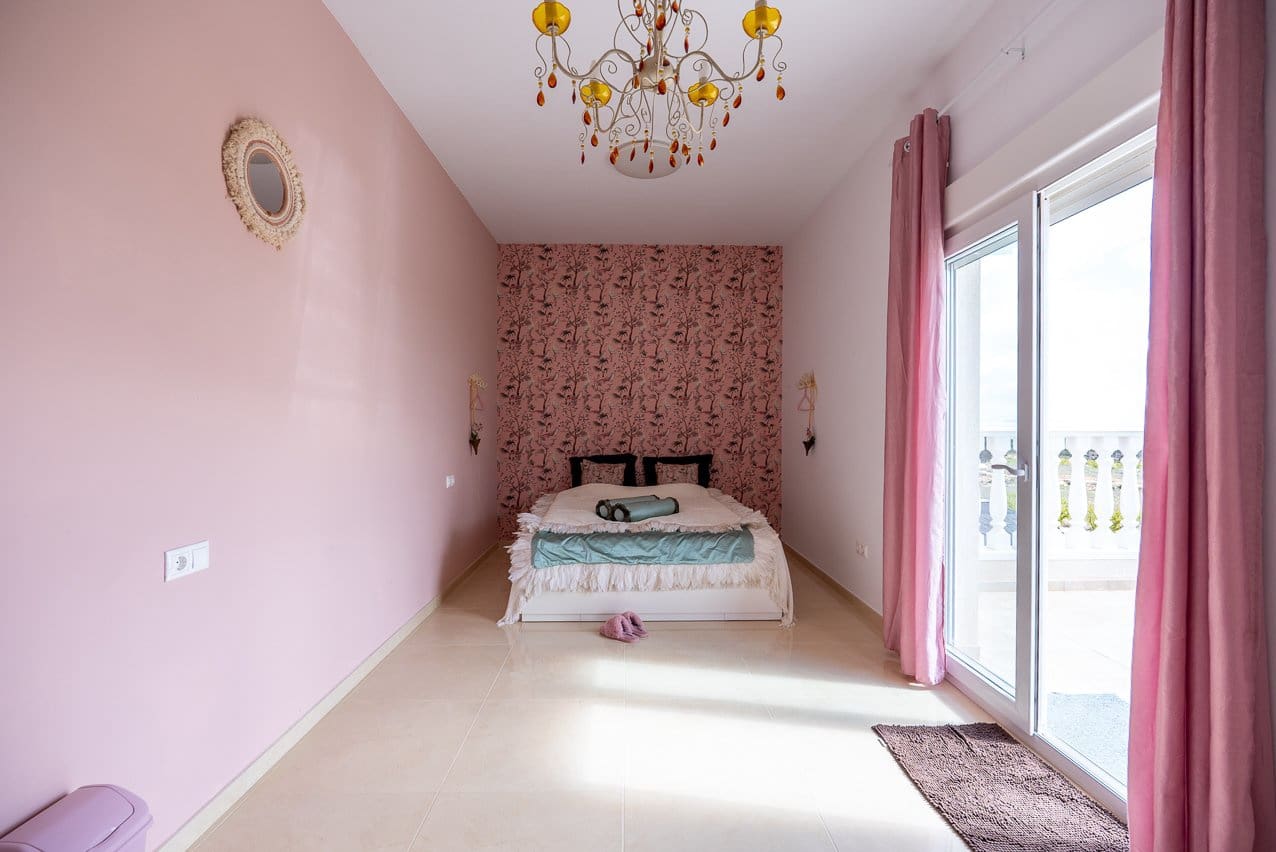 Chalet de 4 habitaciones en Pinoso en venta con piscina - 599.000 € (Ref: 9734054)