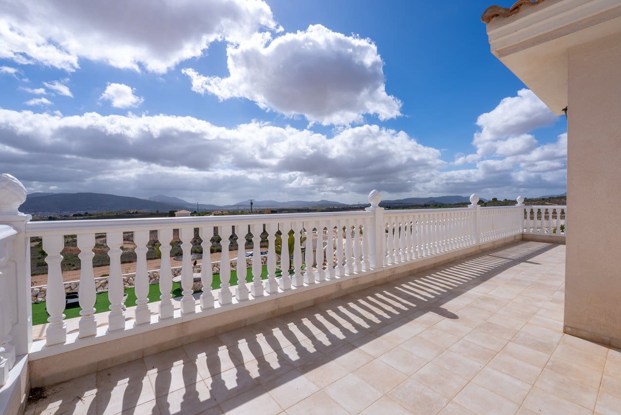 Chalet de 4 habitaciones en Pinoso en venta con piscina - 599.000 € (Ref: 9734054)