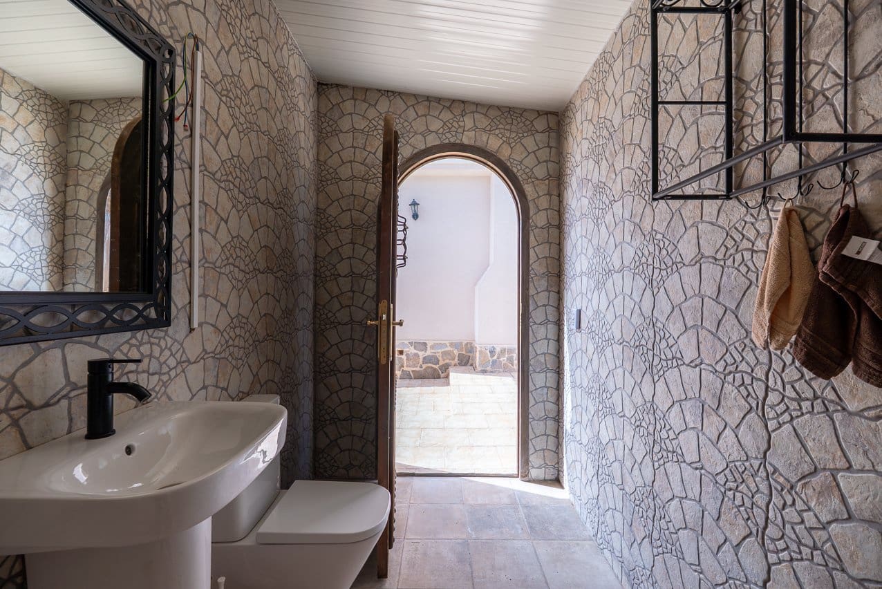 Chalet de 4 habitaciones en Pinoso en venta con piscina - 599.000 € (Ref: 9734054)