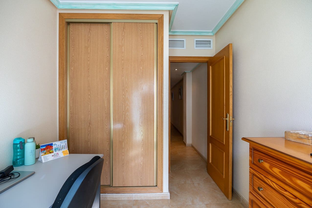 4 bedroom Apartment for sale in Pinoso with pool - € 140,000 (Ref: 9757808)