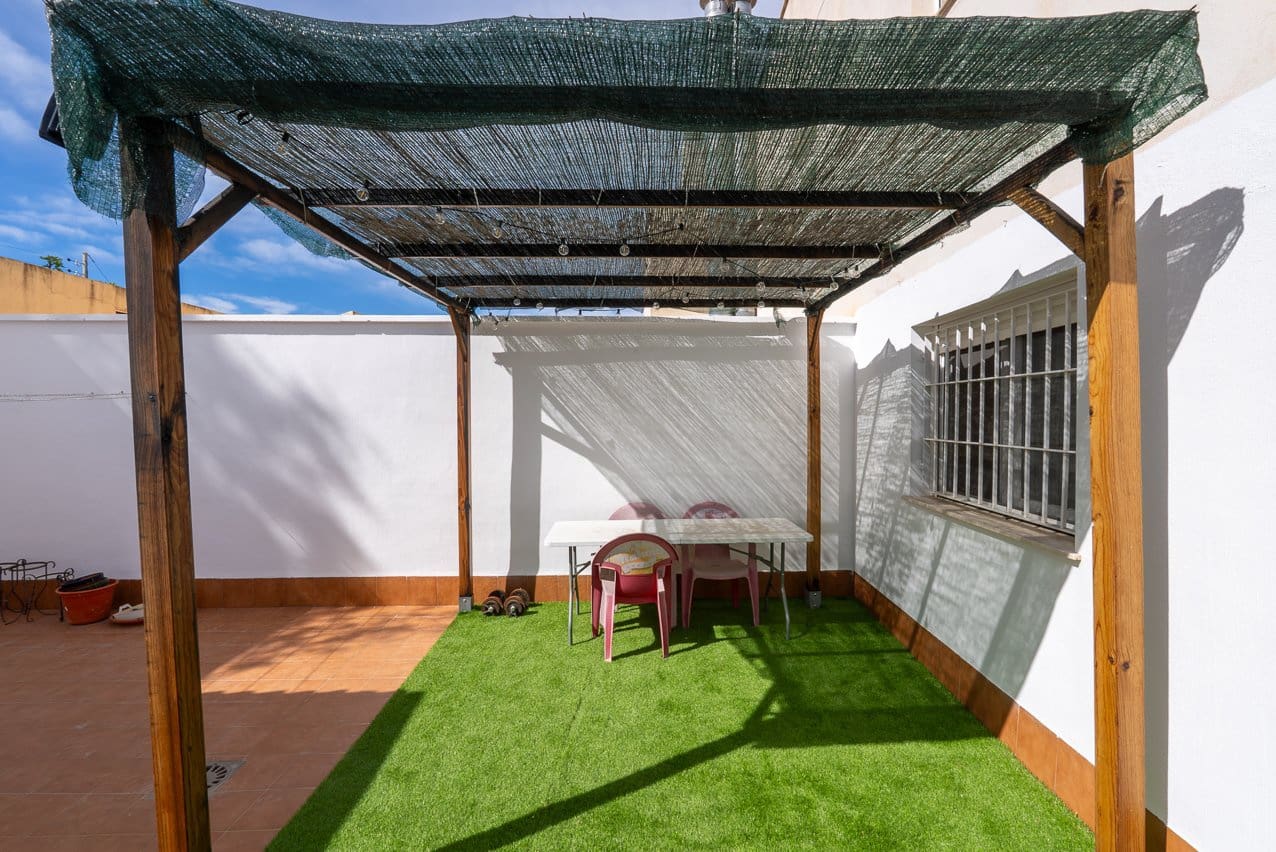 4 bedroom Apartment for sale in Pinoso with pool - € 140,000 (Ref: 9757808)