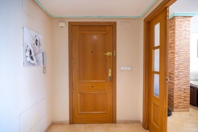 4 soveværelse Lejlighed til salg i Pinoso med swimmingpool - € 140.000 (Ref: 9757808)