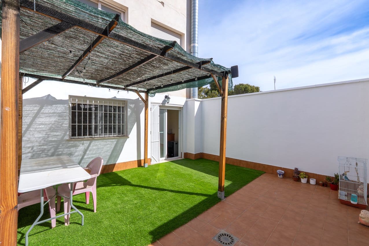 4 bedroom Apartment for sale in Pinoso with pool - € 140,000 (Ref: 9757808)