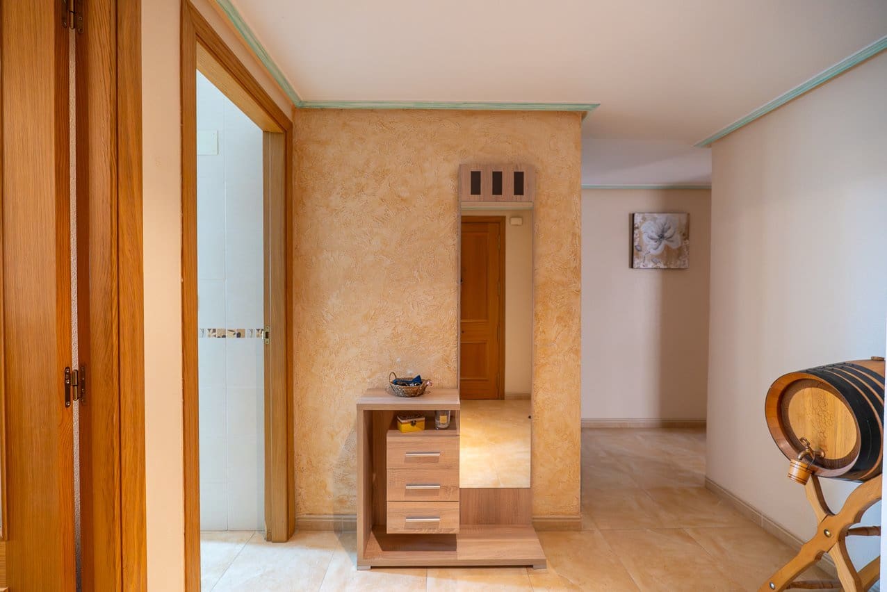 4 bedroom Apartment for sale in Pinoso with pool - € 140,000 (Ref: 9757808)