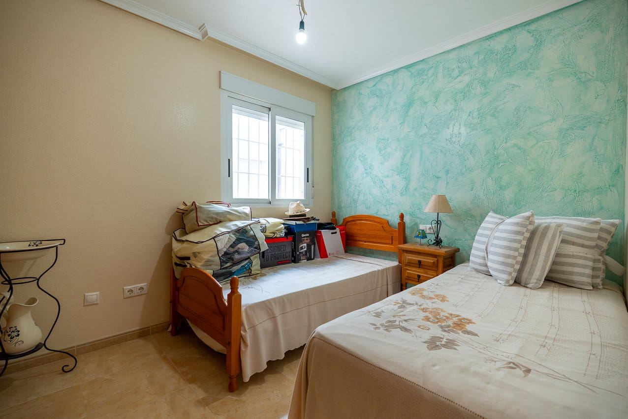 4 bedroom Apartment for sale in Pinoso with pool - € 140,000 (Ref: 9757808)