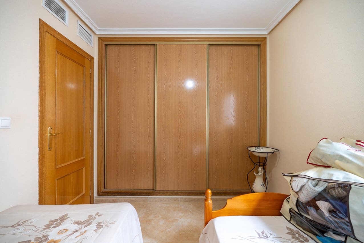 4 bedroom Apartment for sale in Pinoso with pool - € 140,000 (Ref: 9757808)