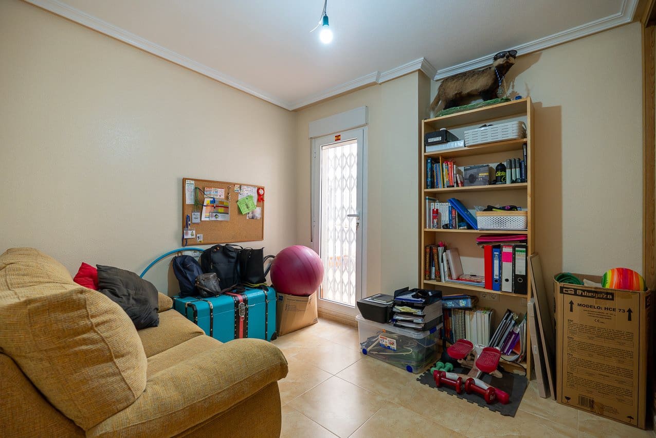 4 bedroom Apartment for sale in Pinoso with pool - € 140,000 (Ref: 9757808)