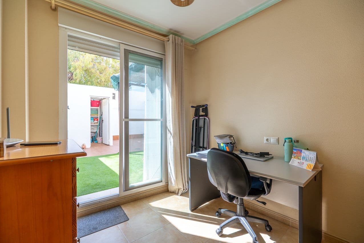 4 bedroom Apartment for sale in Pinoso with pool - € 140,000 (Ref: 9757808)