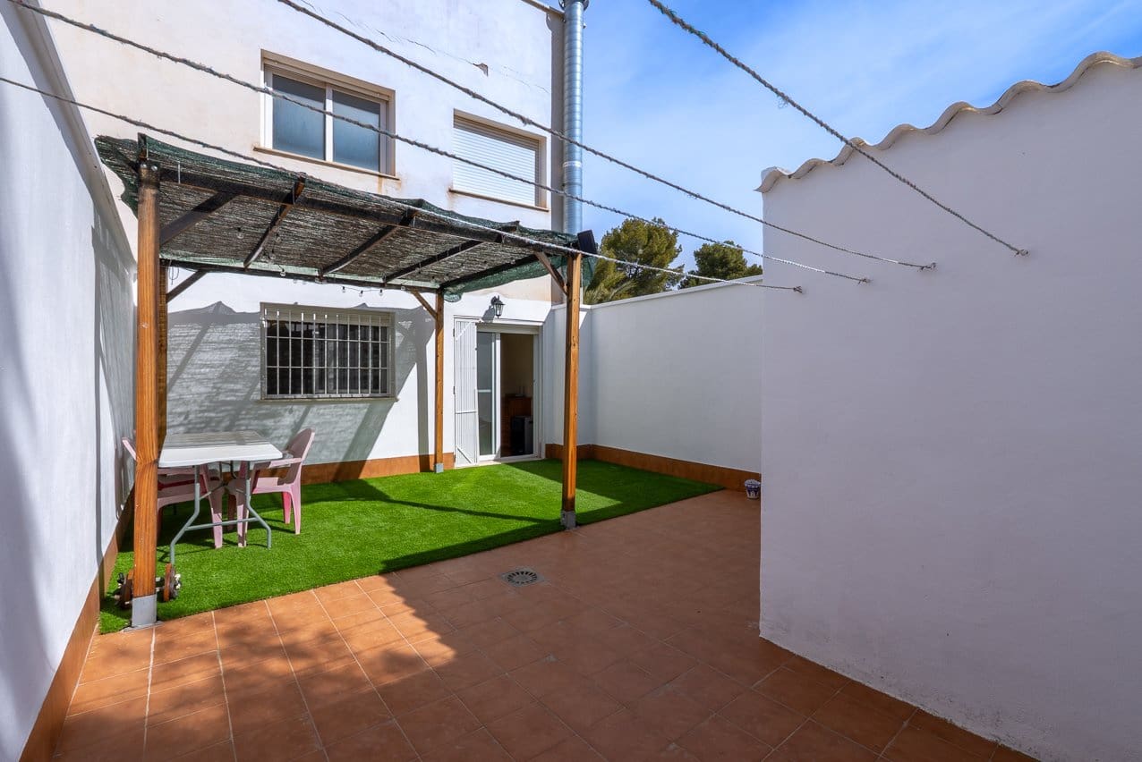 4 bedroom Apartment for sale in Pinoso with pool - € 140,000 (Ref: 9757808)