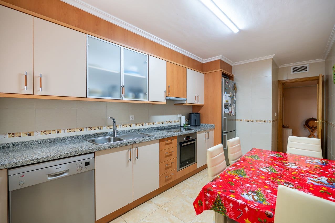 4 soveværelse Lejlighed til salg i Pinoso med swimmingpool - € 140.000 (Ref: 9757808)