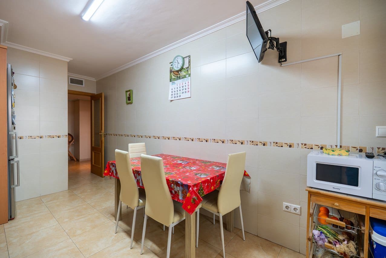 4 soveværelse Lejlighed til salg i Pinoso med swimmingpool - € 140.000 (Ref: 9757808)