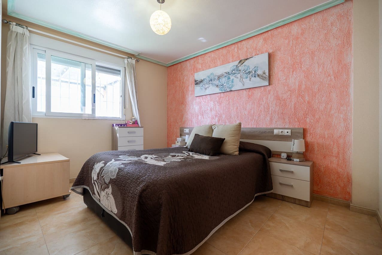 4 soveværelse Lejlighed til salg i Pinoso med swimmingpool - € 140.000 (Ref: 9757808)