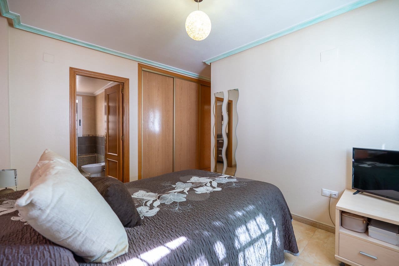 4 soveværelse Lejlighed til salg i Pinoso med swimmingpool - € 140.000 (Ref: 9757808)