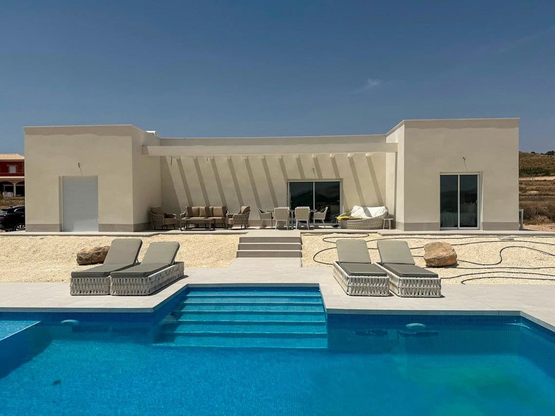 3 slaapkamer Villa te koop in Pinoso met zwembad - € 425.000 (Ref: 9758160)