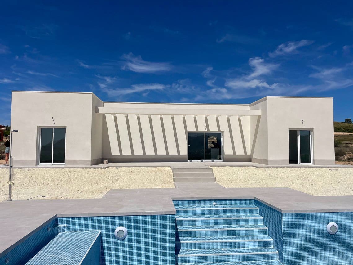 3 slaapkamer Villa te koop in Pinoso met zwembad - € 425.000 (Ref: 9758160)