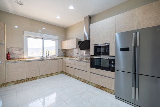 4 chambre Villa/Maison à vendre à Pinoso avec piscine - 650 000 € (Ref: 9758161)