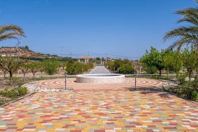4 Zimmer Villa zu verkaufen in Pinoso mit Pool - 650.000 € (Ref: 9758161)