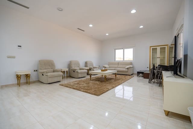 4 Zimmer Villa zu verkaufen in Pinoso mit Pool - 650.000 € (Ref: 9758161)