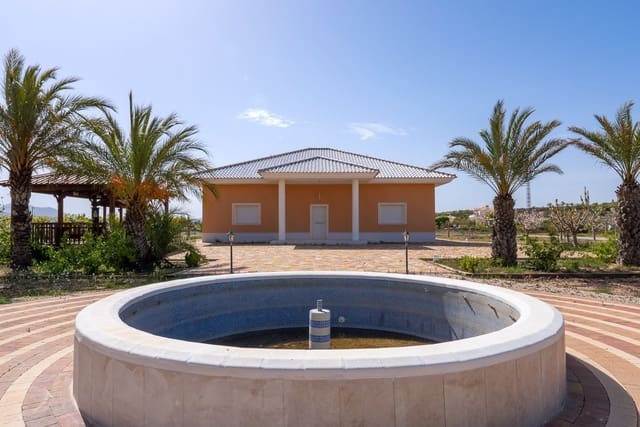 4 Zimmer Villa zu verkaufen in Pinoso mit Pool - 650.000 € (Ref: 9758161)