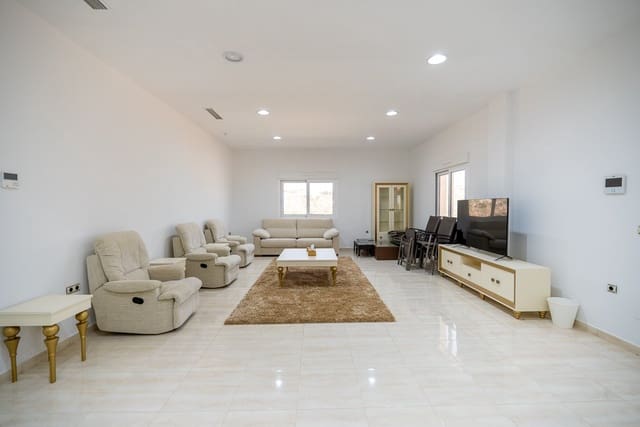 4 Zimmer Villa zu verkaufen in Pinoso mit Pool - 650.000 € (Ref: 9758161)