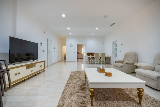 4 Zimmer Villa zu verkaufen in Pinoso mit Pool - 650.000 € (Ref: 9758161)