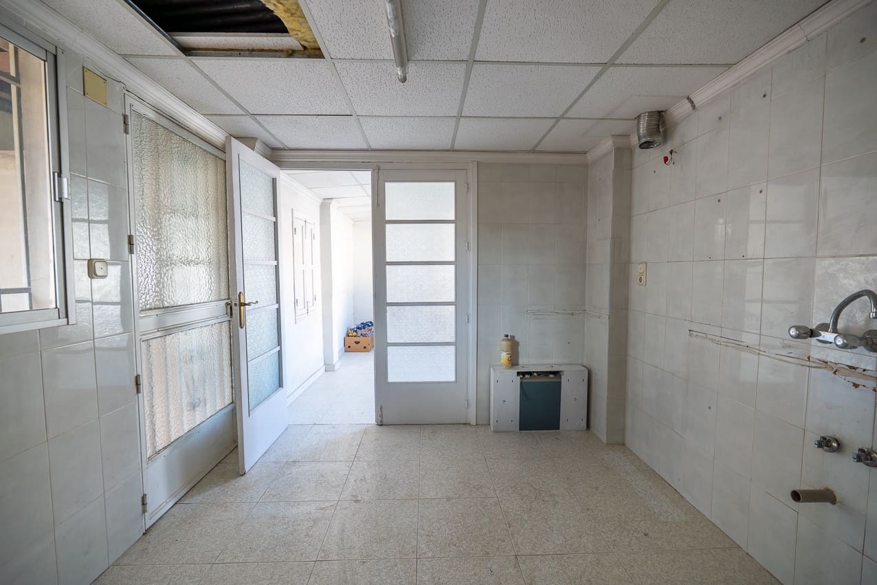 2 bedroom Apartment for sale in Pinoso with pool - € 92,500 (Ref: 9758162)