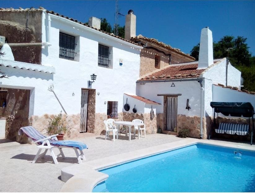 5 soveværelse Finca/Landehus til salg i Raspay med swimmingpool - € 340.000 (Ref: 9782356)