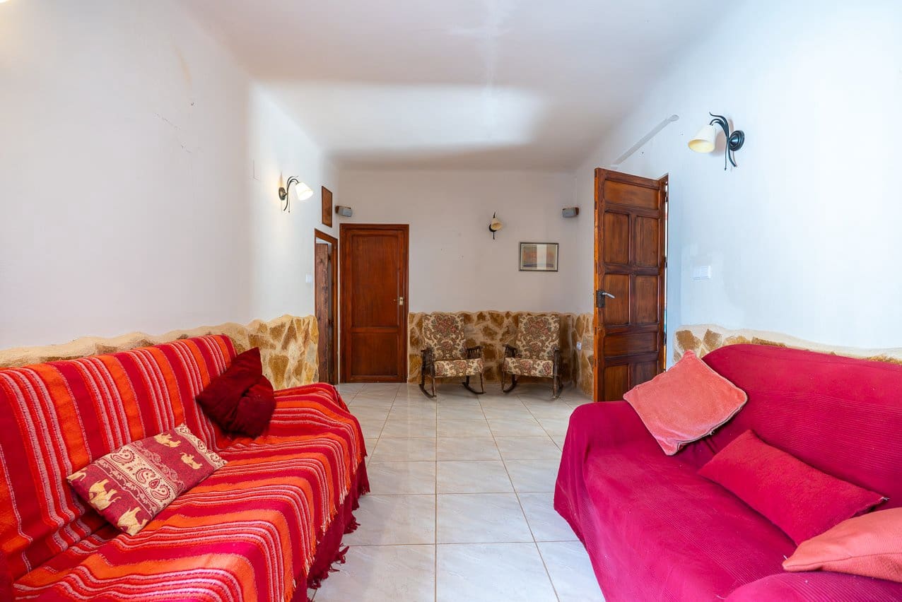 5 soveværelse Finca/Landehus til salg i Raspay med swimmingpool - € 340.000 (Ref: 9782356)