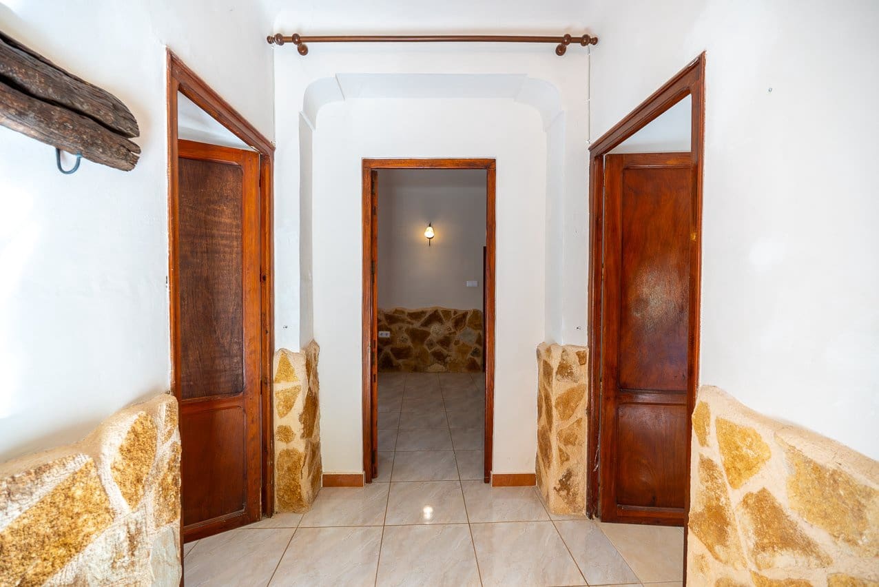 5 soveværelse Finca/Landehus til salg i Raspay med swimmingpool - € 340.000 (Ref: 9782356)