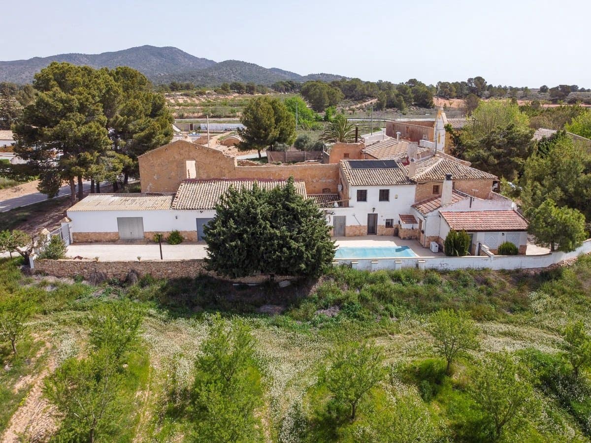 5 soveværelse Finca/Landehus til salg i Raspay med swimmingpool - € 340.000 (Ref: 9782356)