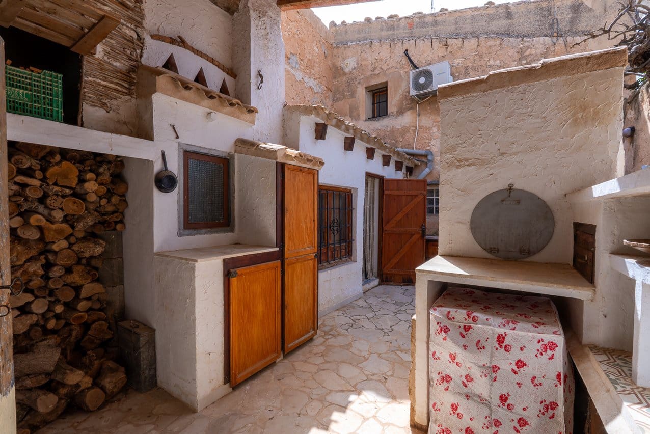 5 soveværelse Finca/Landehus til salg i Raspay med swimmingpool - € 340.000 (Ref: 9782356)