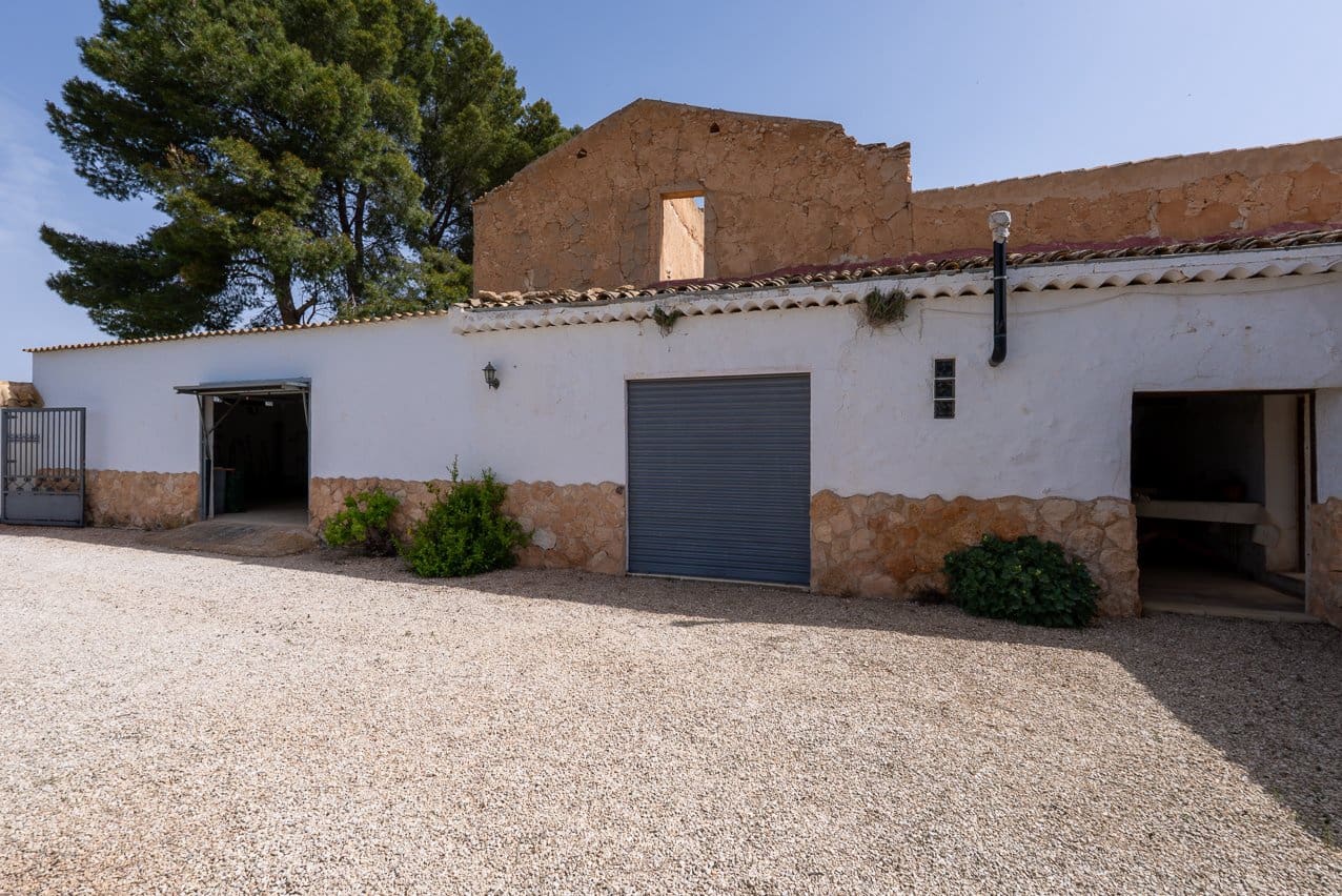 5 soveværelse Finca/Landehus til salg i Raspay med swimmingpool - € 340.000 (Ref: 9782356)