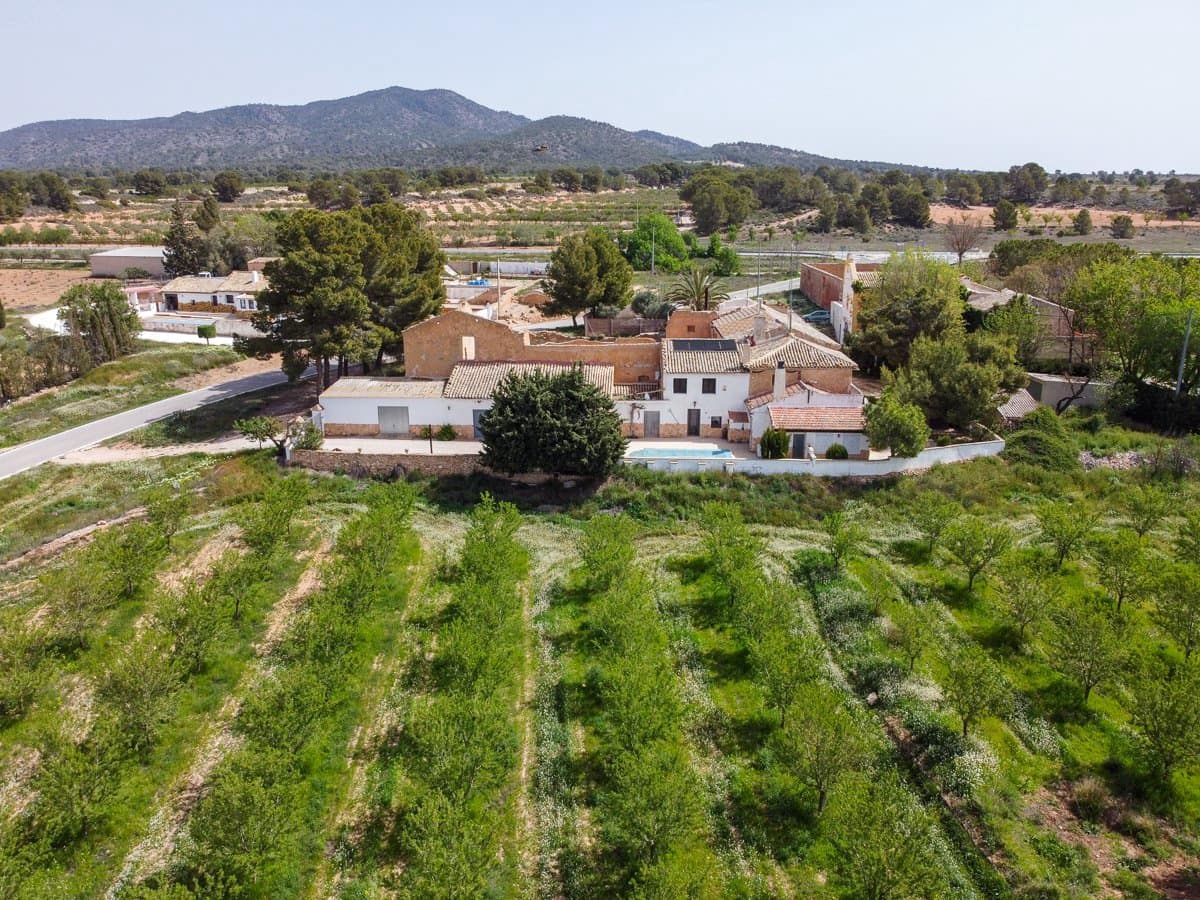 5 soveværelse Finca/Landehus til salg i Raspay med swimmingpool - € 340.000 (Ref: 9782356)