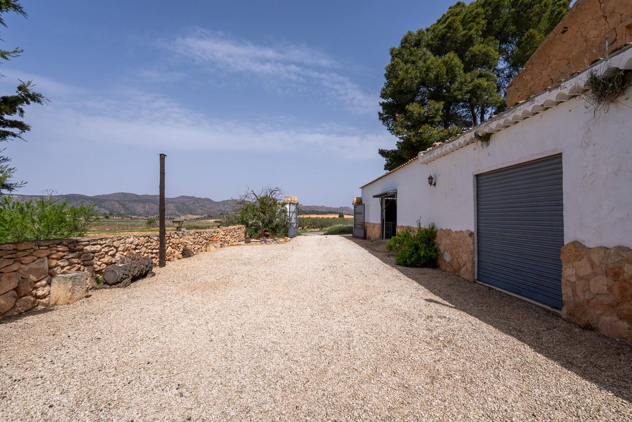 5 soveværelse Finca/Landehus til salg i Raspay med swimmingpool - € 340.000 (Ref: 9782356)