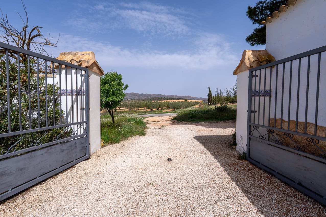 5 soveværelse Finca/Landehus til salg i Raspay med swimmingpool - € 340.000 (Ref: 9782356)