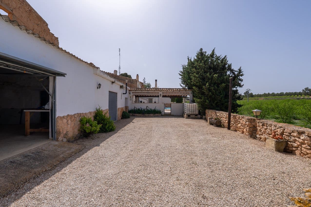 5 soveværelse Finca/Landehus til salg i Raspay med swimmingpool - € 340.000 (Ref: 9782356)