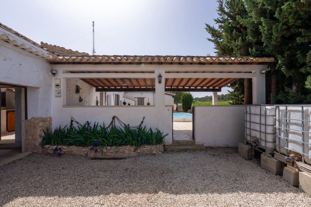 5 soveværelse Finca/Landehus til salg i Raspay med swimmingpool - € 340.000 (Ref: 9782356)