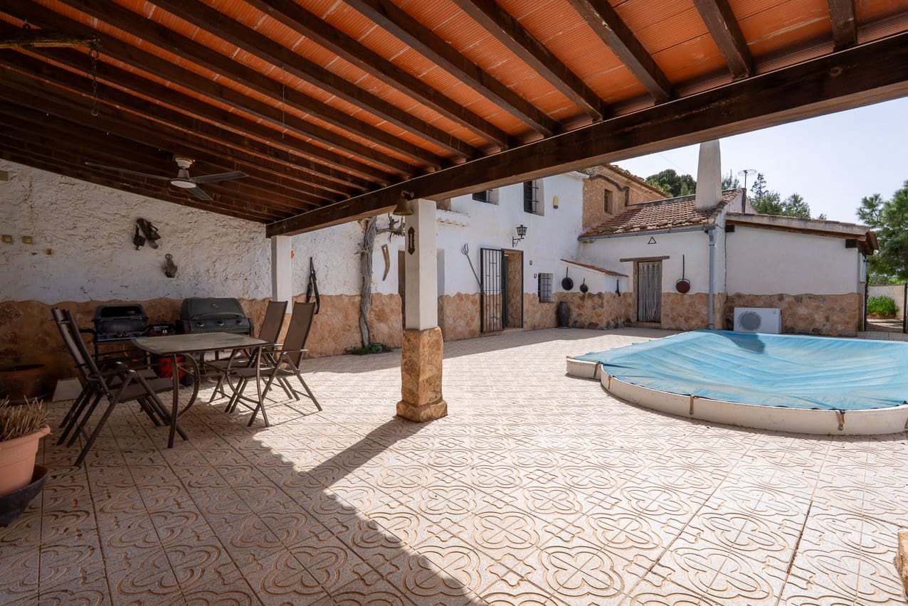 5 soveværelse Finca/Landehus til salg i Raspay med swimmingpool - € 340.000 (Ref: 9782356)