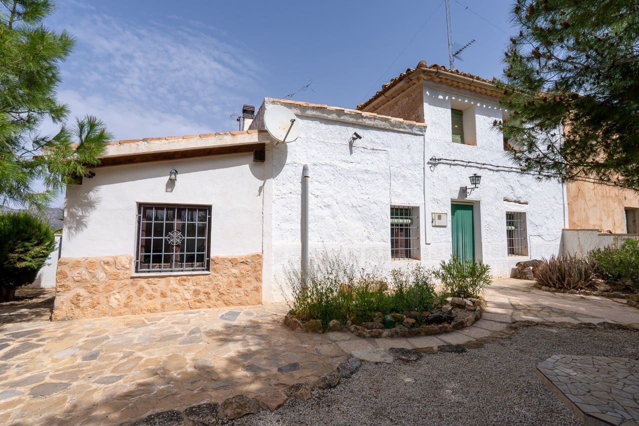 5 soveværelse Finca/Landehus til salg i Raspay med swimmingpool - € 340.000 (Ref: 9782356)