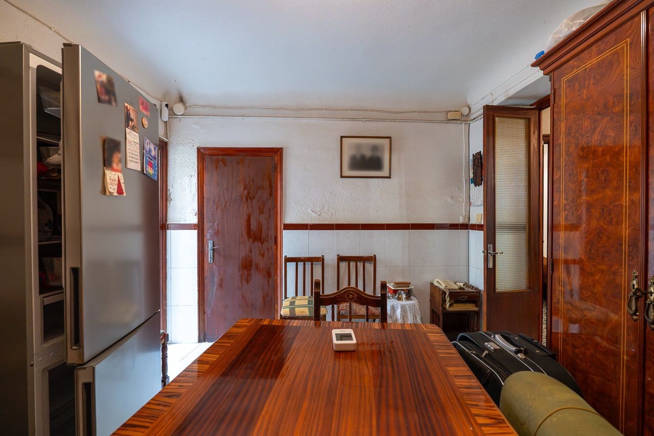 5 bedroom Townhouse for sale in Pinoso with pool - € 75,000 (Ref: 9795527)