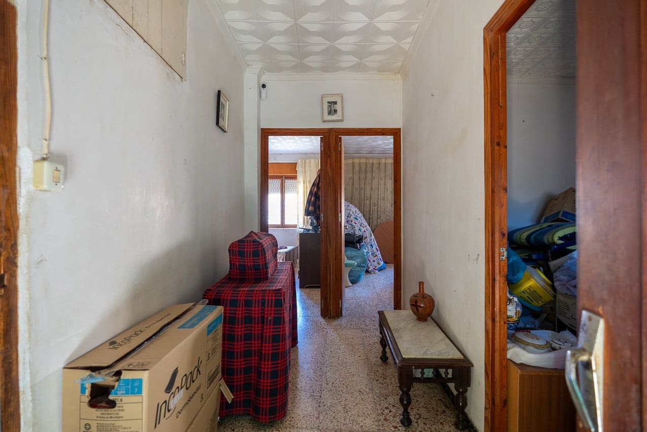 5 bedroom Townhouse for sale in Pinoso with pool - € 75,000 (Ref: 9795527)