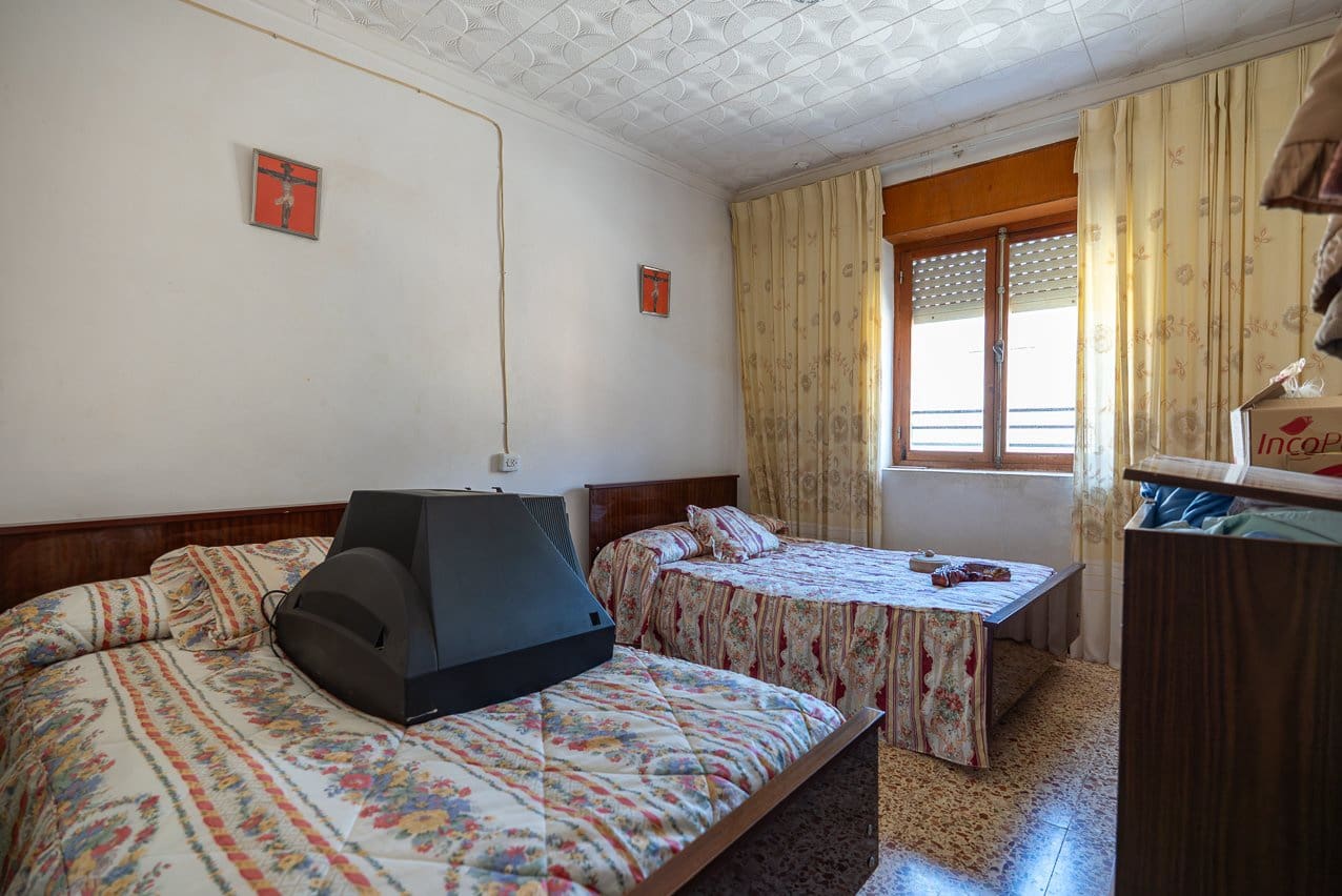 5 bedroom Townhouse for sale in Pinoso with pool - € 75,000 (Ref: 9795527)